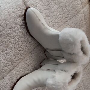 Chic White Fur-Lined Women's Winter Boots